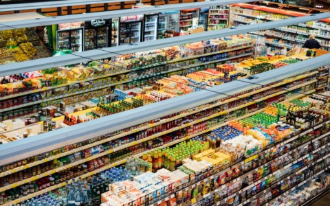 Anziani derubati in un supermercato: denunciati due peruviani