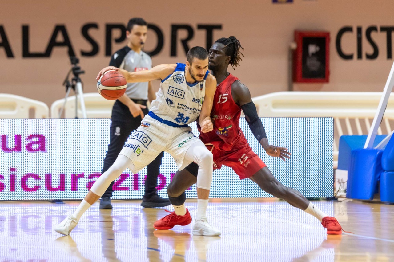 Benacquista Latina conquista la quinta vittoria battendo Casoria 73-57