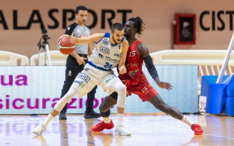 Benacquista Latina conquista la quinta vittoria battendo Casoria 73-57