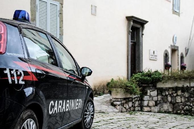 Denuncia per aggressione al bar: il video svela la verità