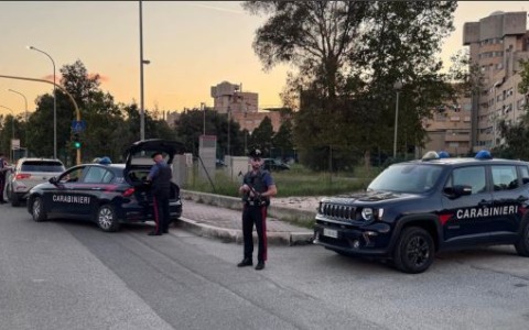 Fermato un 20enne con un manganello telescopico durante controlli di sicurezza