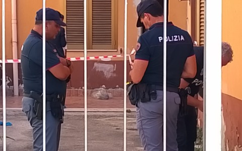 Ritorno della Polizia Scientifica nell’appartamento di Antonietta Rocco