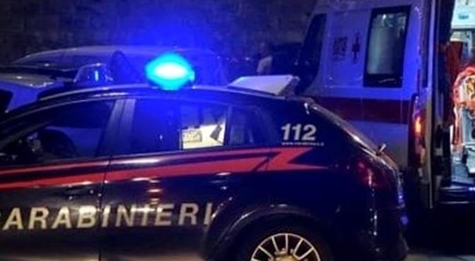 Rogo devasta appartamento, giovane coppia e cani in salvo. Madre vittima di stalking
