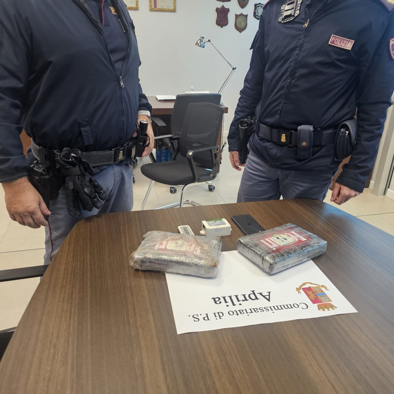 Scoperti oltre due chili di cocaina in una bombola GPL modificata: due arresti