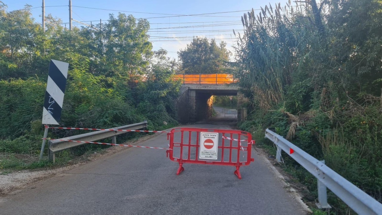 Sottopasso di via Carrara chiuso dopo incidente