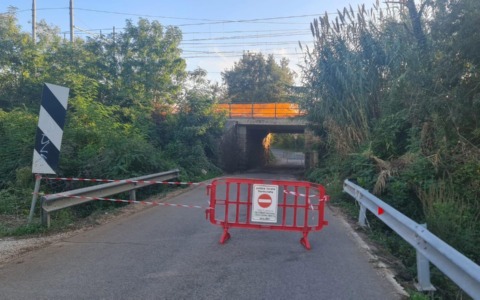 Sottopasso di via Carrara chiuso dopo incidente
