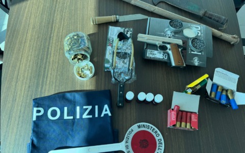 Uomo denunciato per possesso di armi e munizioni