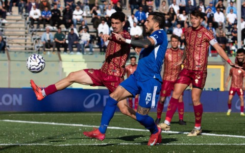 Alessandro Bruno sfida il Cosenza: la salvezza è a rischio