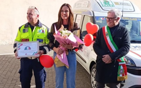Annalisa Minetti presenta il Fiat Doblò XL per i “Progetti del Cuore”