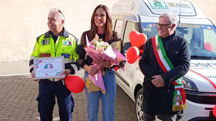 Annalisa Minetti presenta il Fiat Doblò XL per i “Progetti del Cuore”