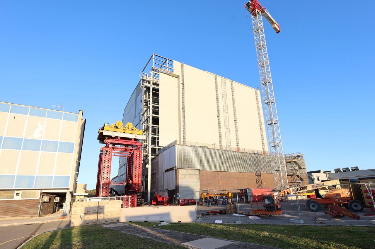 Centrale nucleare di Latina, installata una gru per il sollevamento dei boilers