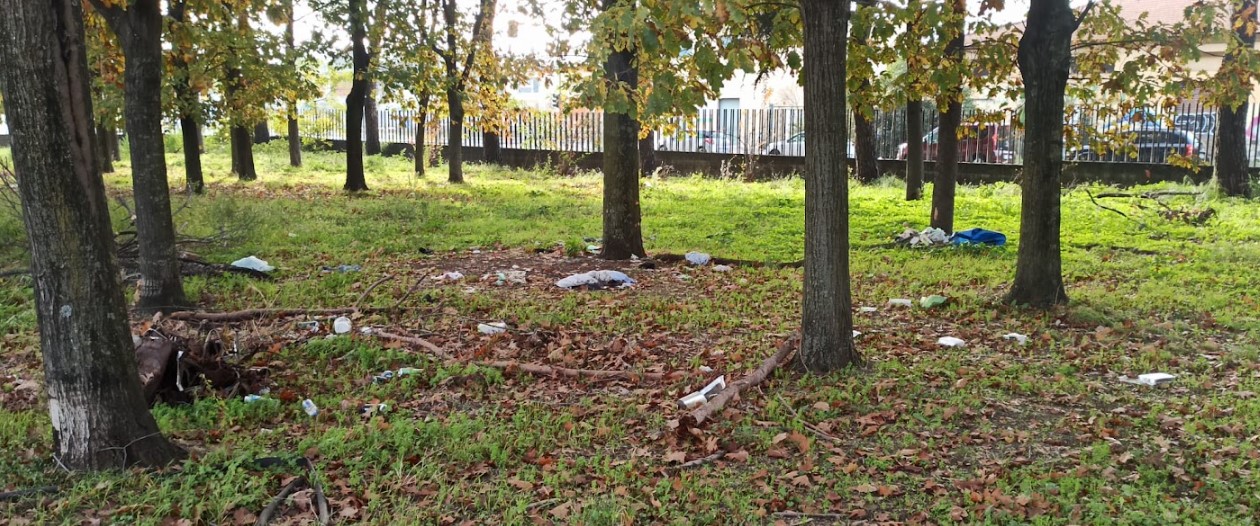 Cittadini denunciano il degrado al parco Falcone e Borsellino