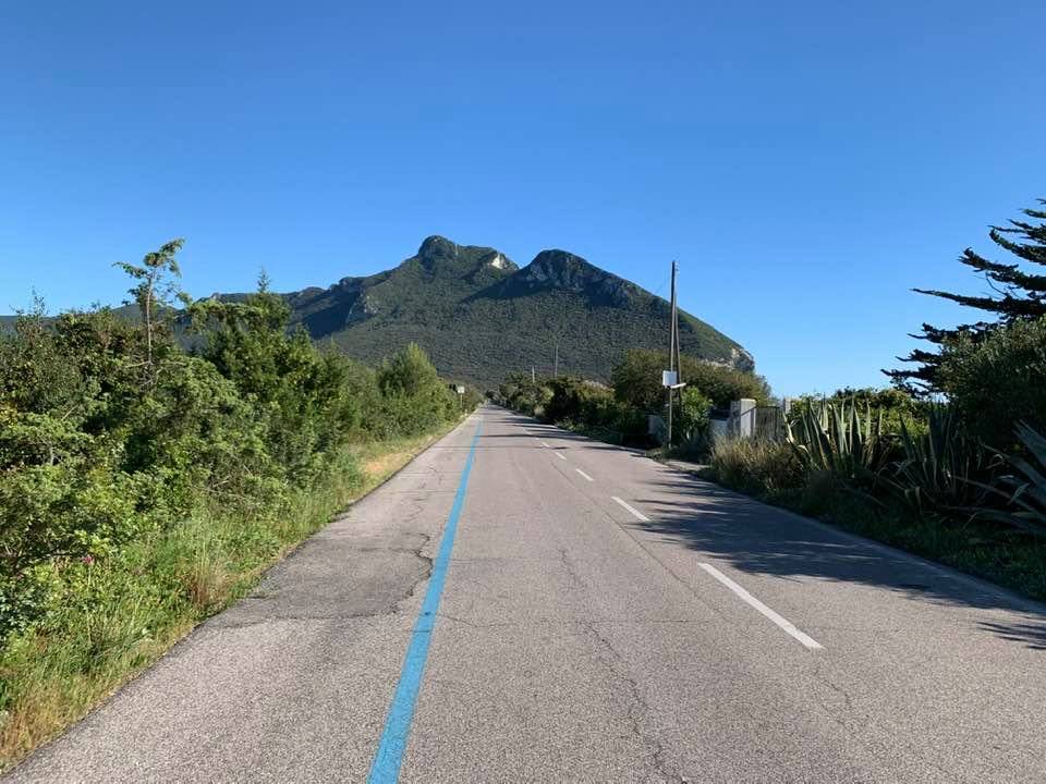 Condanna per una donna per costruzione abusiva di una passerella sulle dune