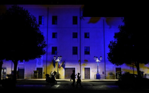 Giornata internazionale per i diritti dell’infanzia: monumenti illuminati di blu a Formia