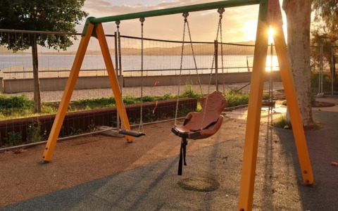 Inaugurata la giostrina inclusiva nella Pineta di Vindicio