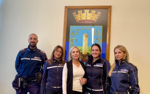 Polizia Locale: 80 agenti in Comune, i tre ultimi ricevuti dal sindaco