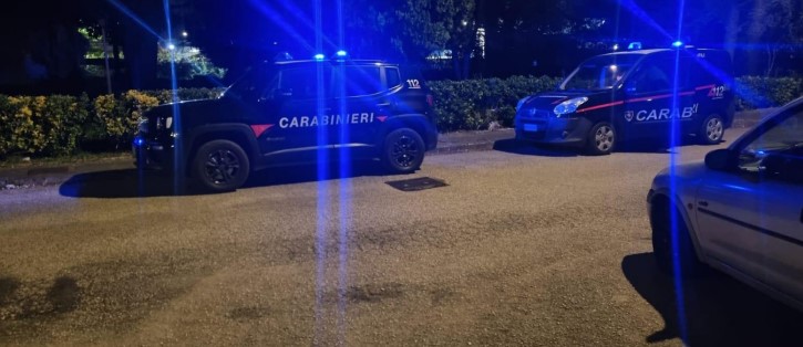 Uomo indiano accoltellato trovato senza vita, indagini in corso