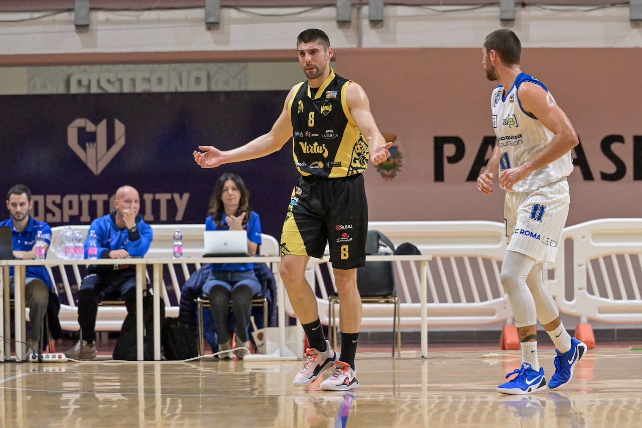 Benacquista Latina in attesa di riprendere il campionato