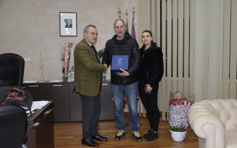 Consegna dei panettoni solidali nel Piano “Marco Valerio”