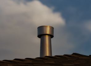 Denunciata la titolare di un ristorante per canna fumaria abusiva