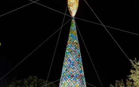 Il più grande albero a uncinetto d’Italia