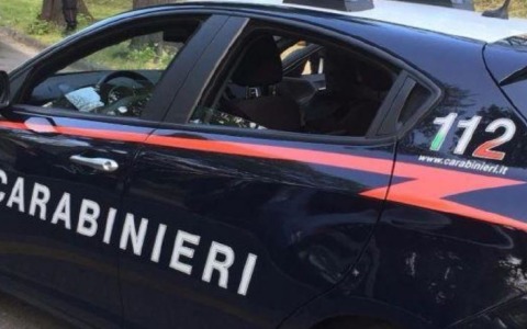 Incidente tra auto e bus, giovane trovato positivo all’alcol test