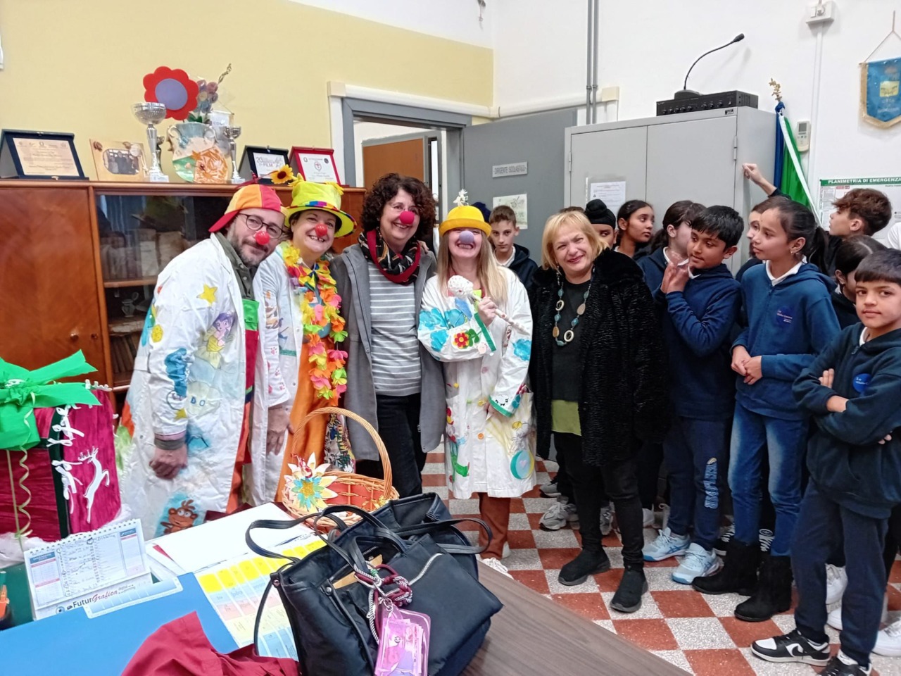 L’Istituto “Giulio Cesare” regala decorazioni natalizie ai volontari LILT – Giocare in Corsia