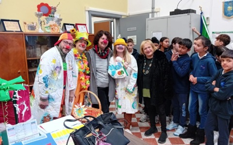 L’Istituto “Giulio Cesare” regala decorazioni natalizie ai volontari LILT – Giocare in Corsia