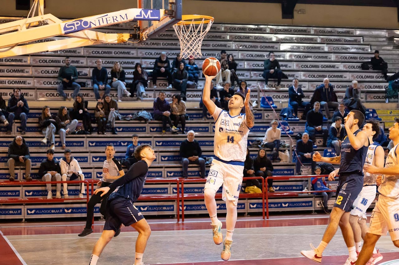 La Benacquista Latina batte Loreto Pesaro 91-80 e conquista un’altra vittoria