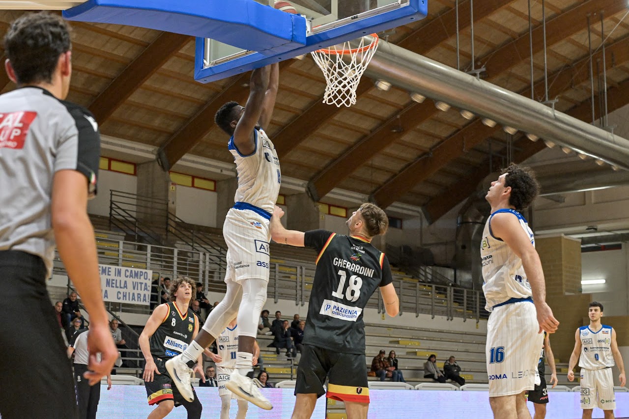 La Benacquista Latina vince contro San Severo: 90-72