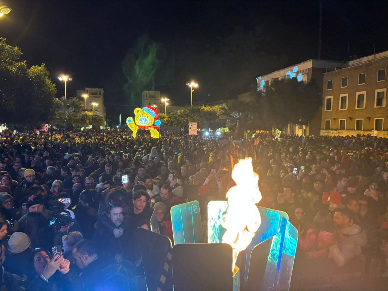 La fiamma olimpica giunge a Sabaudia: tremila persone in festa