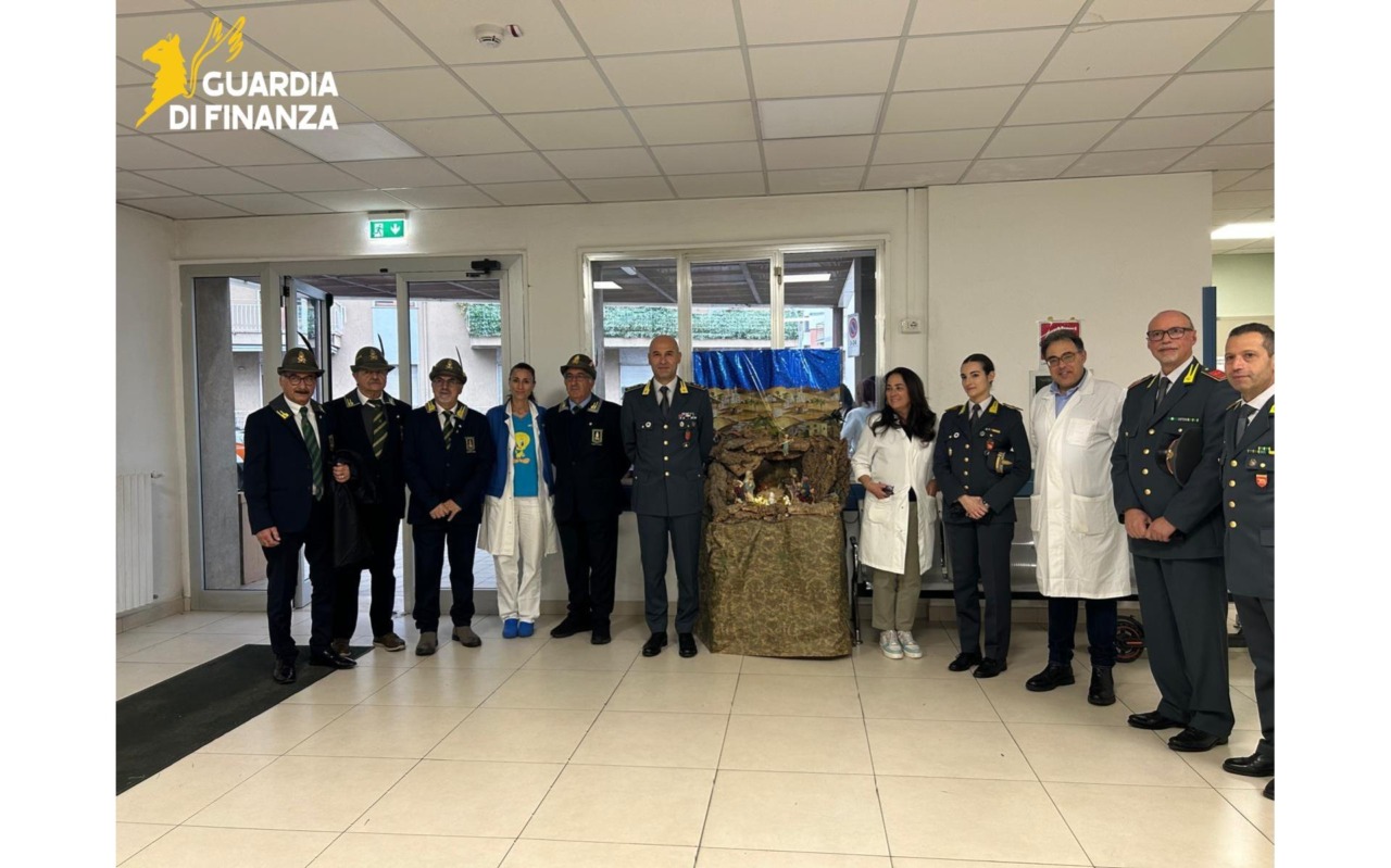 Militari delle Fiamme Gialle donano regali ai bambini del “Dono Svizzero”