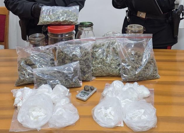 Scoperto un bazar di sostanze stupefacenti: arrestato un uomo di 33 anni