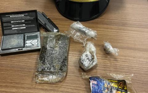 Spacciatore fermato mentre cede droga: arrestato 25enne