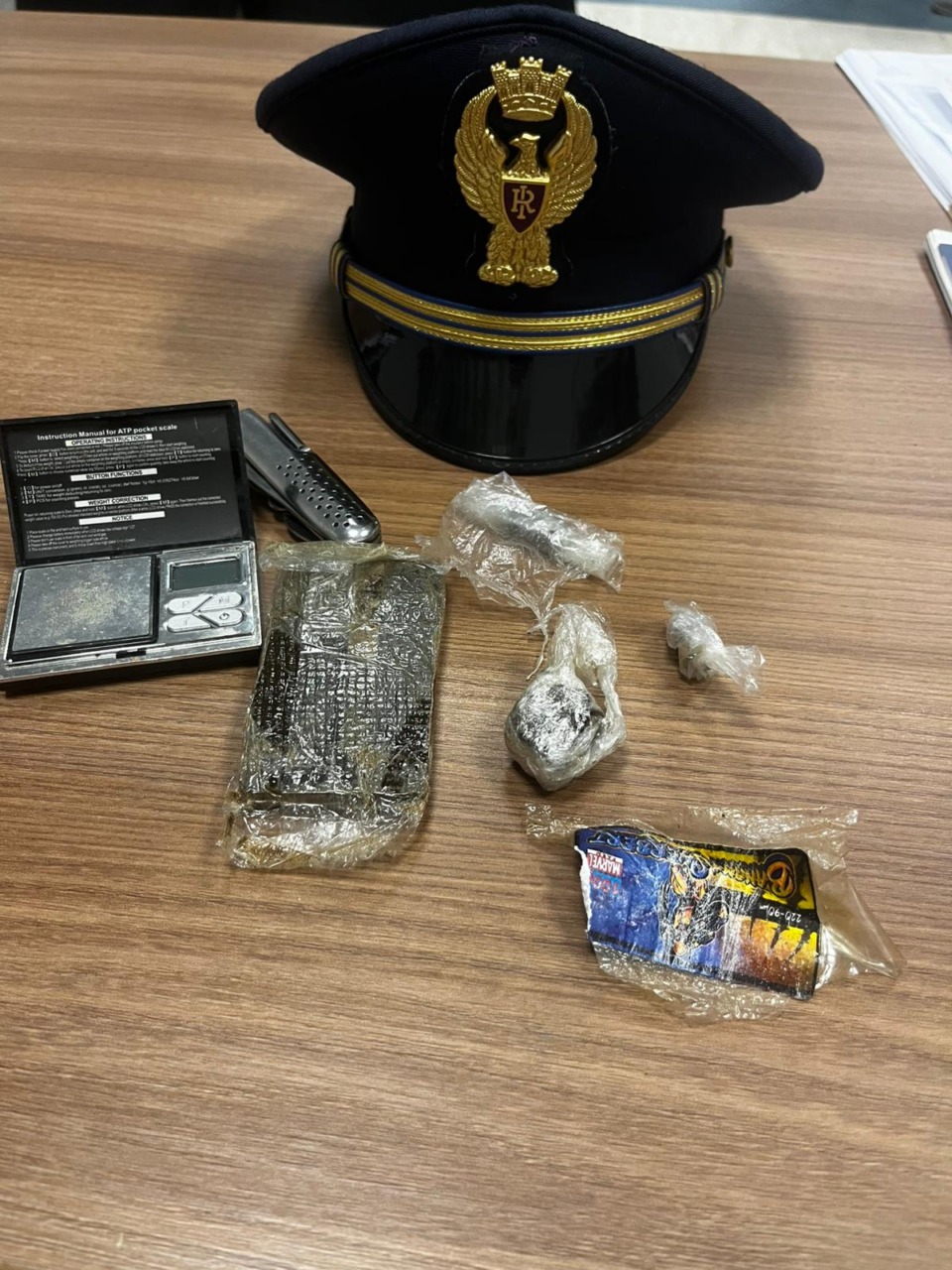 Spacciatore fermato mentre cede droga: arrestato 25enne