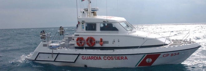 Un kayak si ribalta al Circeo, salvato dalla Guardia Costiera di Terracina