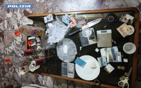 Arrestato un cittadino albanese per spaccio di cocaina e possesso di un ordigno