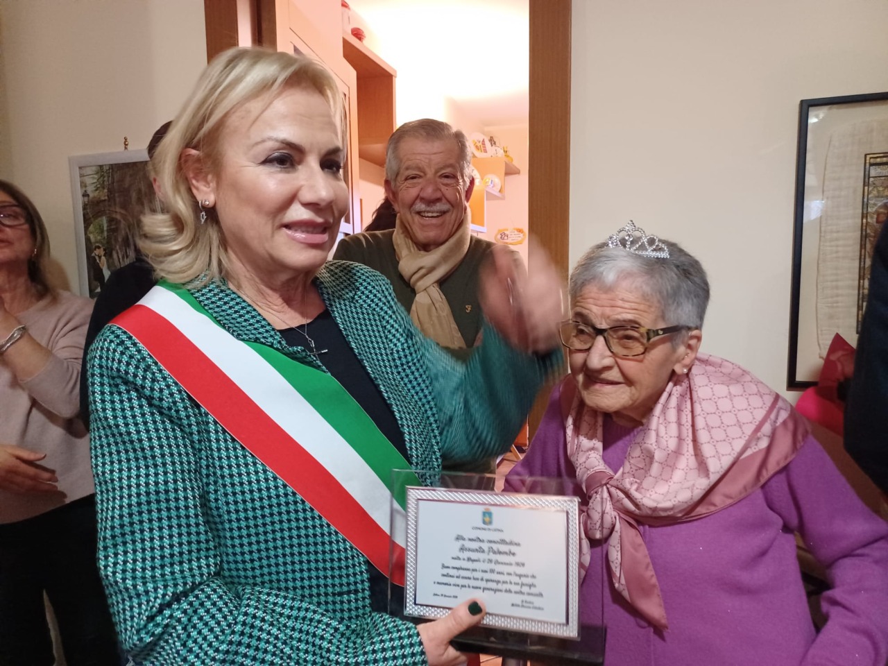 Assunta Palombo festeggia il traguardo dei 100 anni con gli auguri del sindaco Celentano