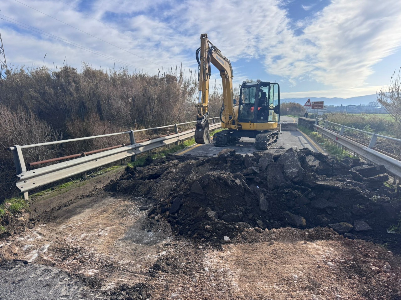 Avviati i lavori di demolizione e ricostruzione del ponte sul Torrente Ausente