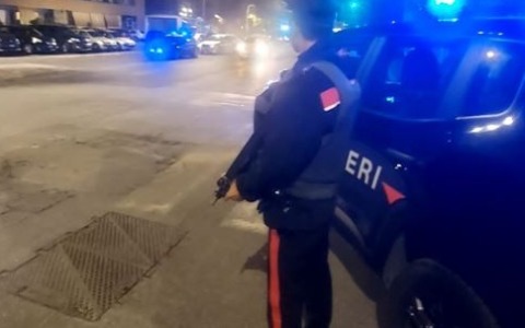 Due algerini denunciati per possesso di armi e droga durante un controllo