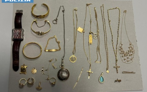 Falso nipote, due arresti e 17 mila euro in oro recuperati