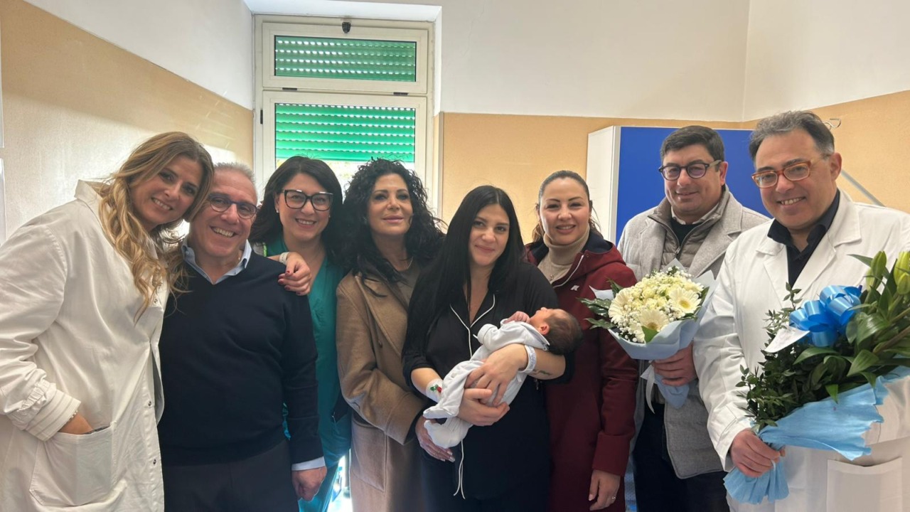 Il Sindaco visita i neonati del reparto “Ostetricia e Ginecologia” dell’ospedale Dono Svizzero