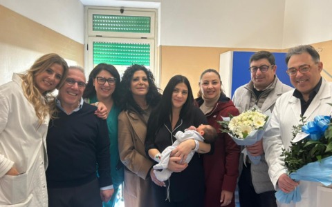 Il Sindaco visita i neonati del reparto “Ostetricia e Ginecologia” dell’ospedale Dono Svizzero