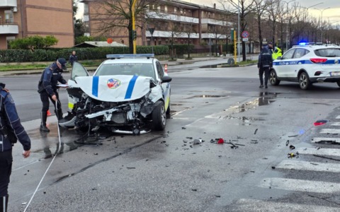 Incidente in viale Kennedy: il sindaco Celentano commenta il ferimento di due agenti della Polizia Locale