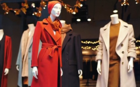 Iniziano i saldi: abbigliamento e calzature in cima ai desideri