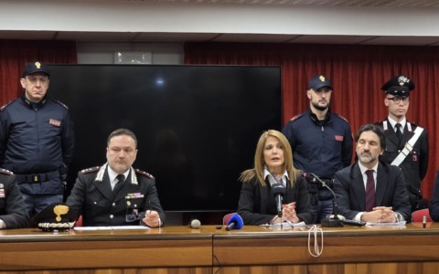 Operazione della polizia al Circeo: arsenale e tritolo sequestrati