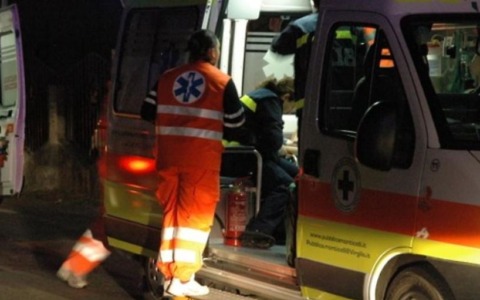 Parto in ambulanza tragico: neonata nasce morta