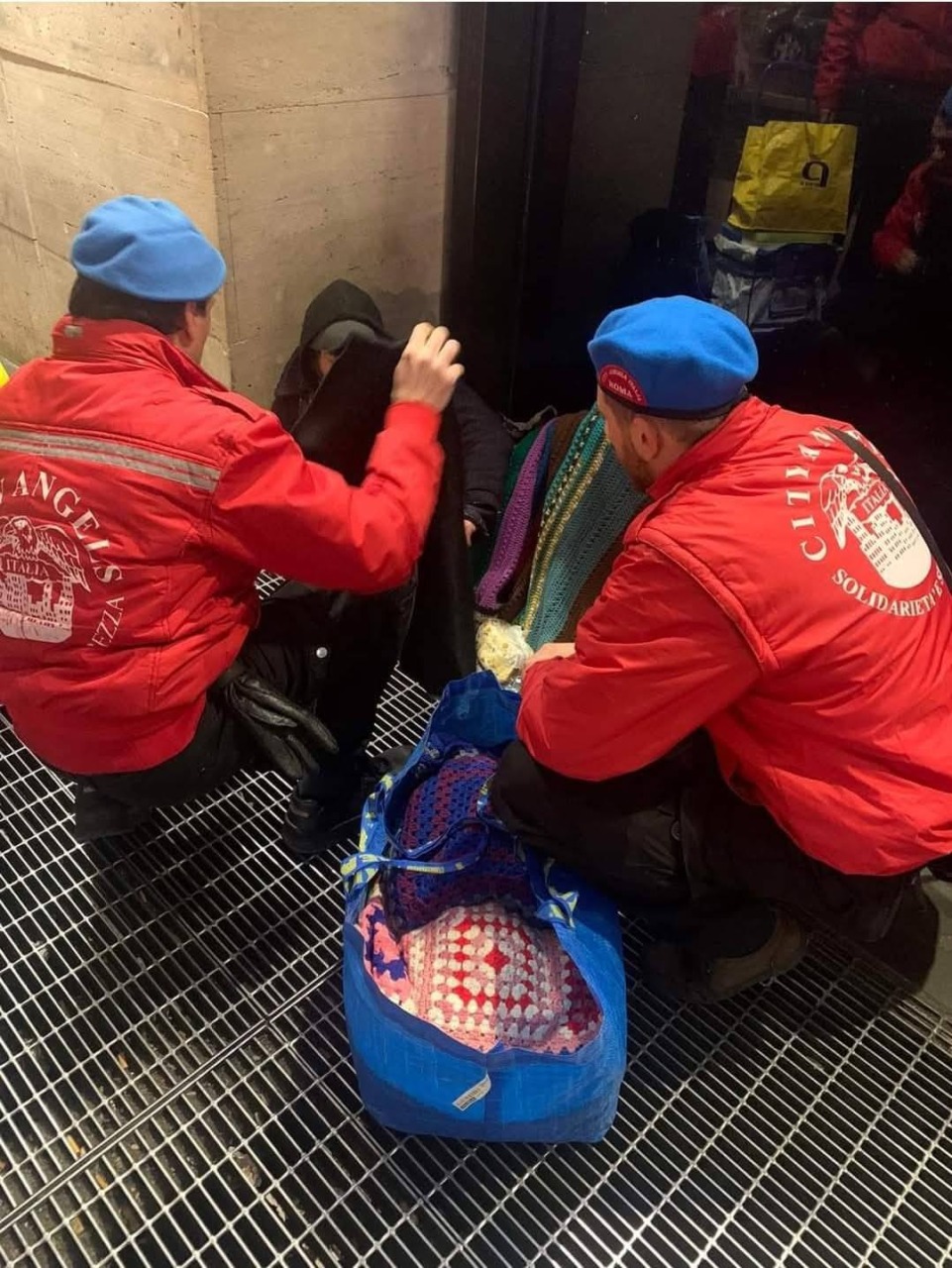 Progetto Cuore: coperte per i senzatetto e ospedali