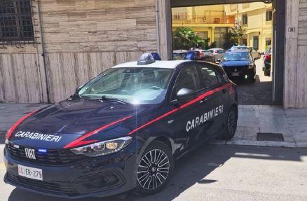Quattro uomini arrestati dopo il furto nell’auto di un’anziana a San Felice Circeo