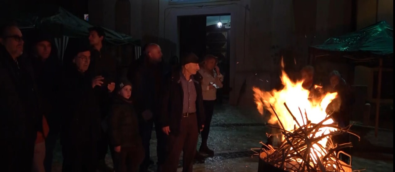 Trivio, la storica accensione del Ceppo Natalizio